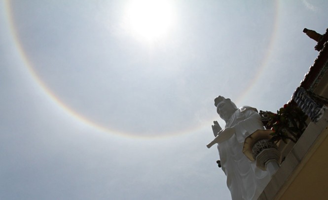 順化罕見的日暈景觀。（圖源：廷全）