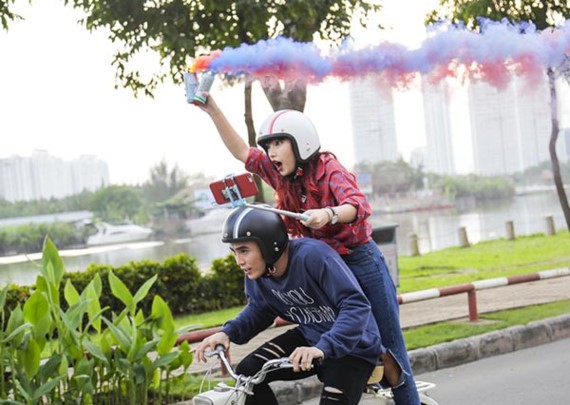 電影《小妹未到１８歲》未正式公映時已被盜錄。