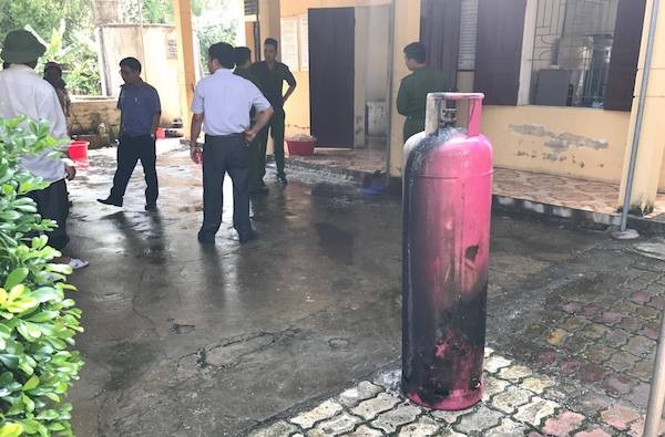 圖為輸氣管洩漏引致著火的大型工業瓦斯瓶。（圖源：英姿）