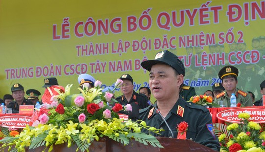 機動警察司令范國剛中將在成立2號特任部隊儀式上發表指導。（圖源：黃忠）