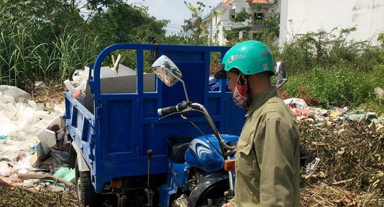 平治東B坊人委會透過民眾的舉報，人贓並獲亂倒垃圾行徑。