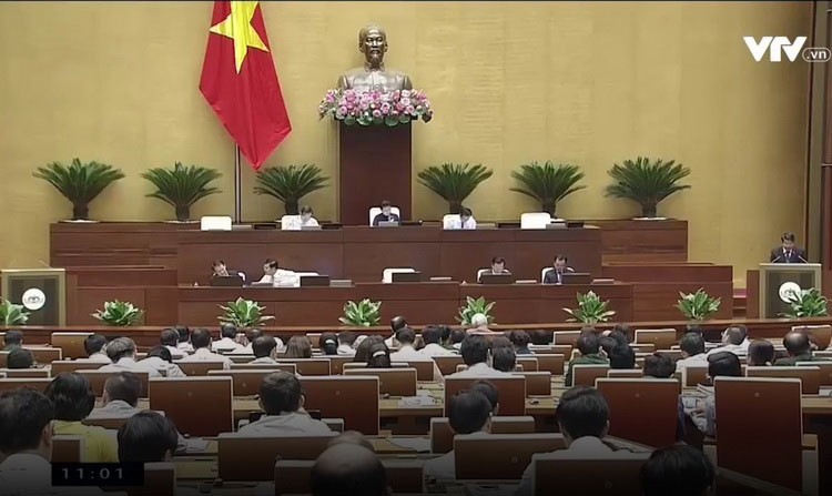 國會昨(29)日上午在會場，討論《國有財產管理與使用法》修訂案。（圖源：VTV視頻截圖）