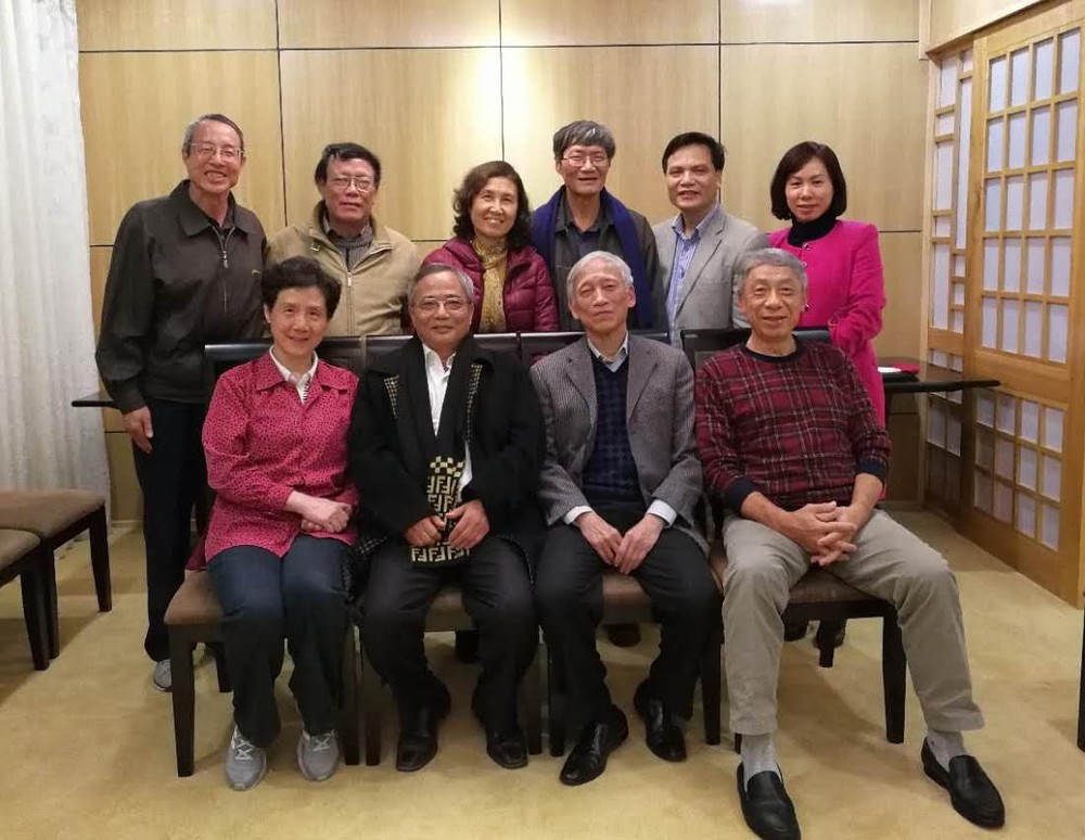 在河內與越南駐華使館官員和越通社北京分社分社長,記者歡聚。