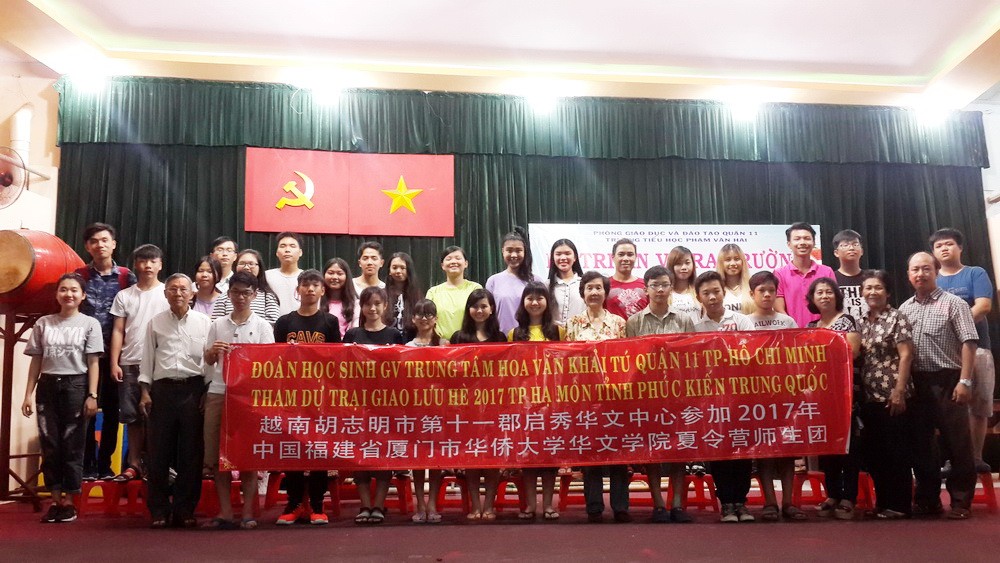 參加夏令營的師生合影。(資料圖：心雨)