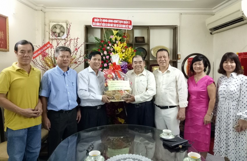 各單位祝賀本報蒸蒸日上 ảnh 3 各單位祝賀本報蒸蒸日上 ảnh 3
