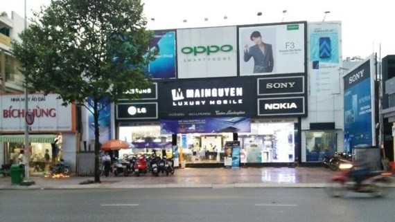 圖為遭騙子“耍花招”的手機店。