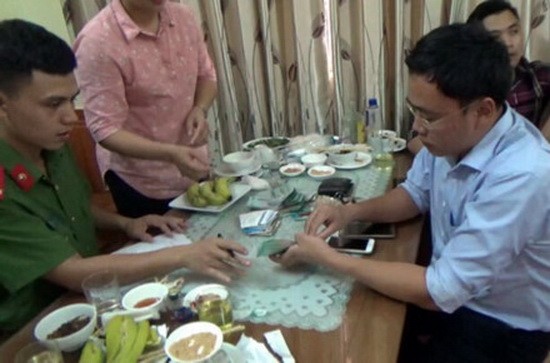 記者黎維鋒(右)當場人贓並獲。（資料圖來源：CTV）