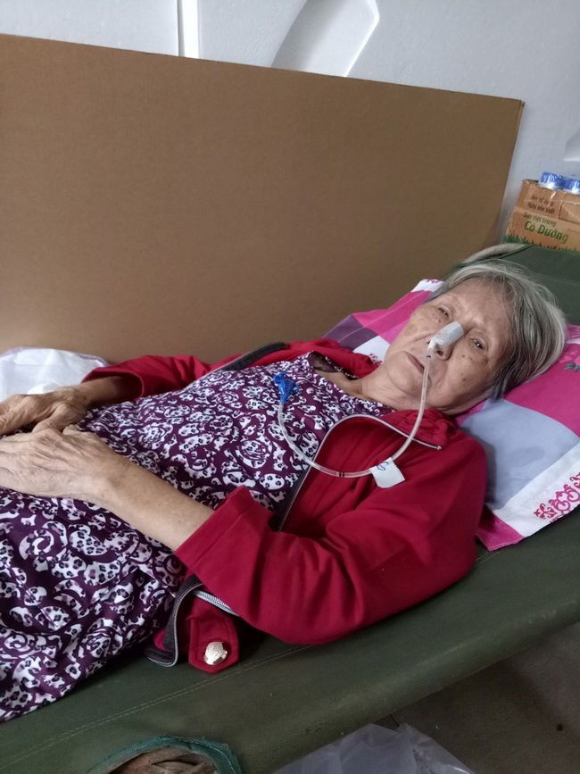 周婆婆期待入院施手術。