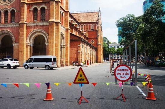 大教堂周圍封路以便進行維修工作。（圖源：互聯網）