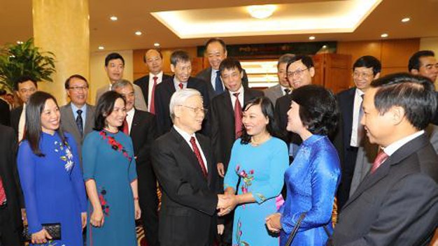 阮富仲總書記祝賀各位新任駐外大使總領事。