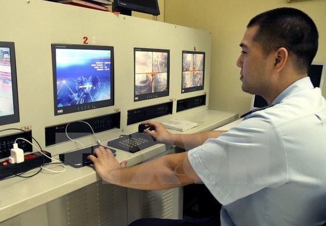 採用監控攝像頭系統來監測行李。（圖源：黃雄/越通社）