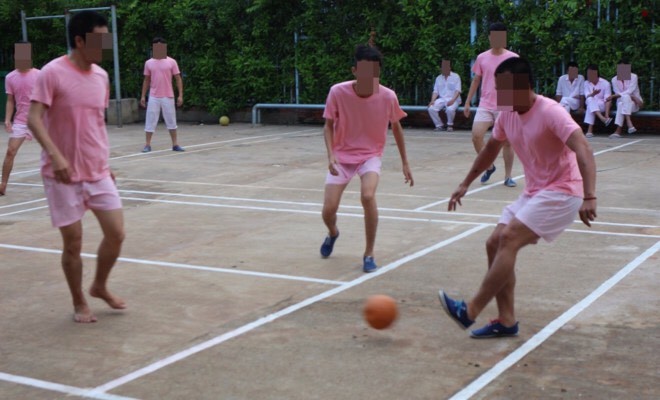 學員們參與體育運動以鍜煉身體和努力戒掉毒癮。