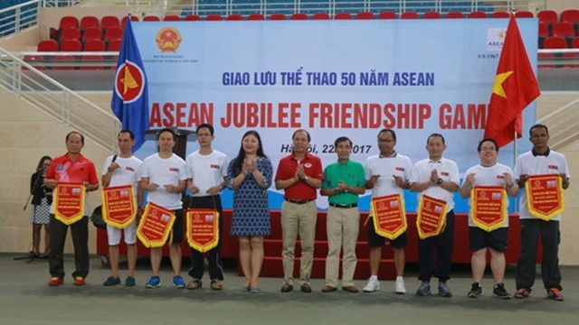 慶祝東盟成立50週年體育交流活動。