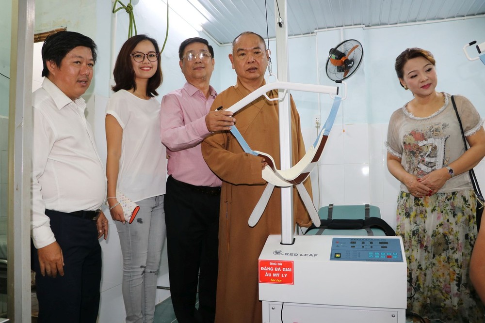 熱心人士關照第八郡貧困同胞