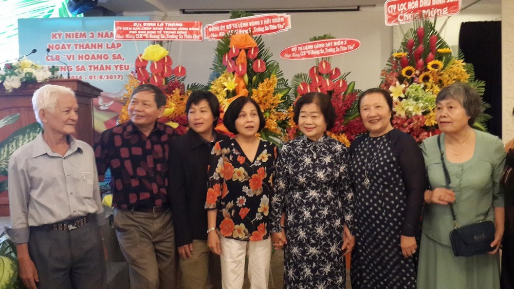 原國家副主席張美華（右三）動員會員響應活動。