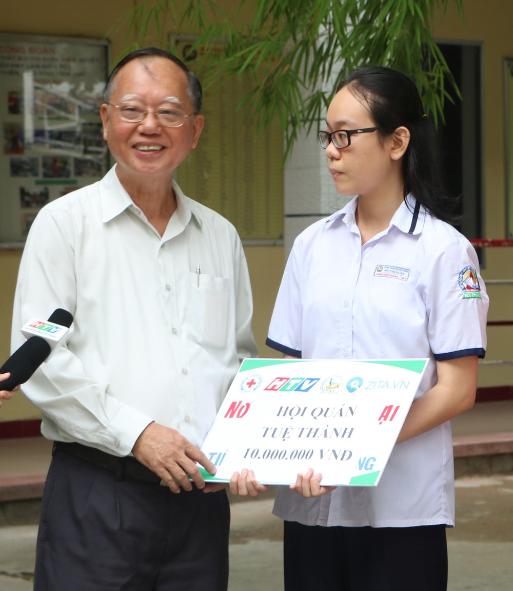 穗城會館理事長盧耀南協助 慧芳父親醫藥費1000萬元。