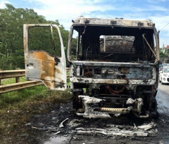 乘載 120 乘客列車脫軌 ảnh 1