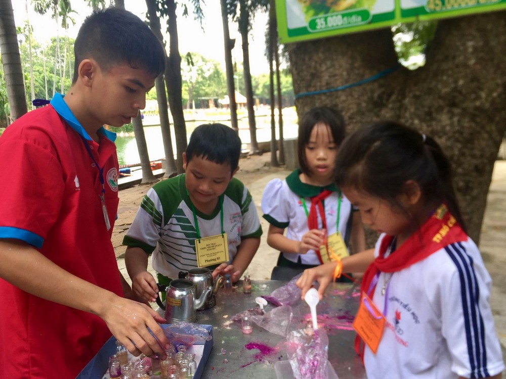 少兒參加科學娛樂空間活動。（圖源：趣兒）