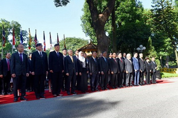 升旗紀念東盟成立 50 週年 ảnh 1