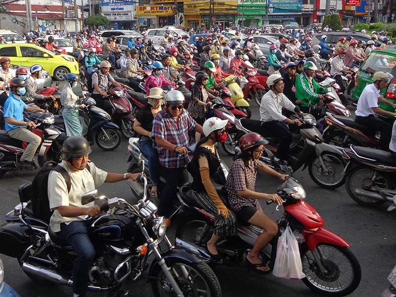 市交通運輸廳長裴春強認為：“發展地鐵、巴士，讓市民體會到搭乘此類公交 比駕駛摩托車及私人汽車更安全和方便。”