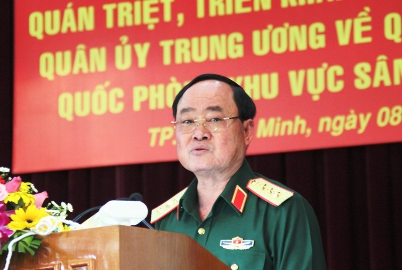 陳丹上將在會議上發表講話。（圖源：法律在線）