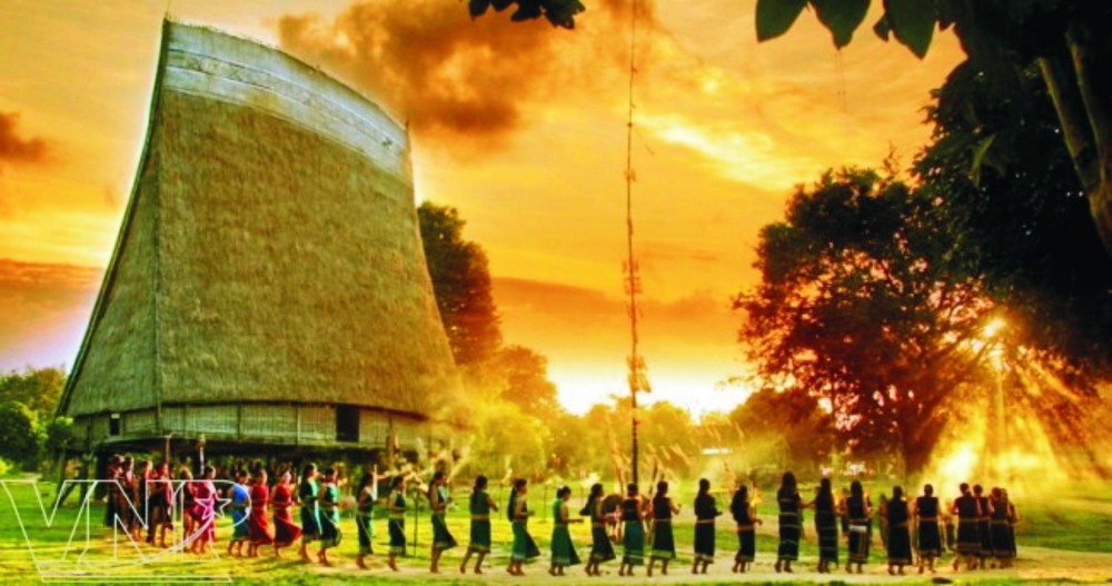 高腳屋是西原少數民族的靈魂。修築高腳屋 的主要材料是竹、木、葉、茅草等。（圖源：互聯網）