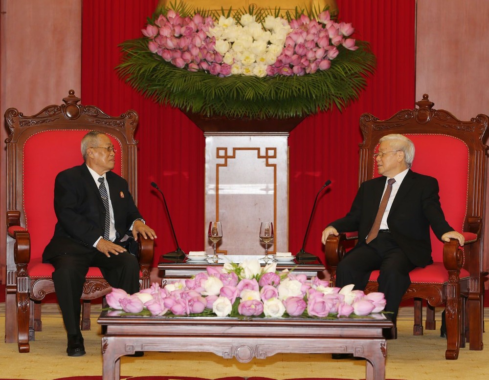 阮富仲總書記接見柬埔寨人民黨中央常務委員奈北納。