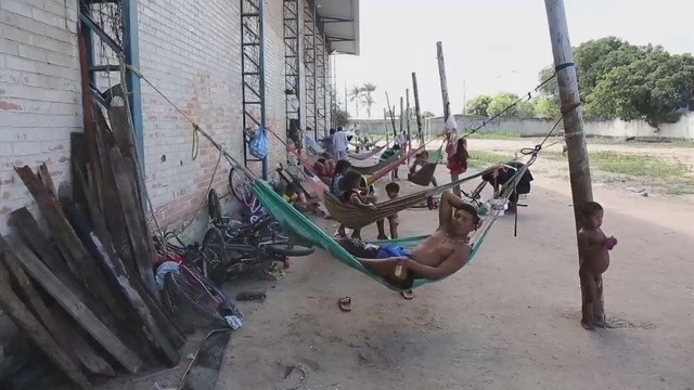 由於委內瑞拉政治和經濟危機不斷惡化，越來越多委內瑞拉人湧入相鄰的巴西北部羅賴馬州尋求避難，導致邊境城市帕卡賴馬今年人口翻倍。（圖源：互聯網）