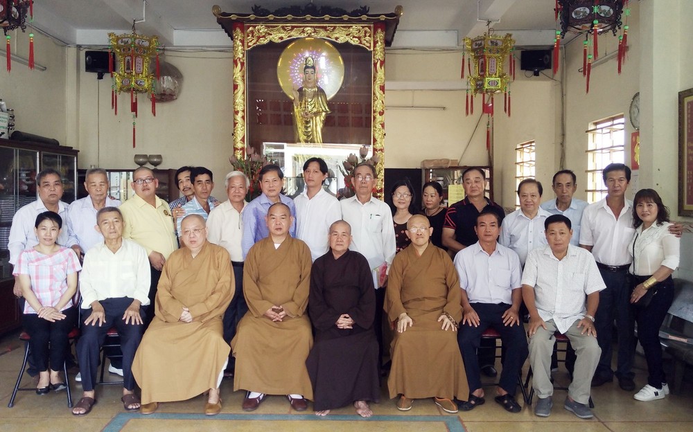 各嘉賓與理事會成員合影。