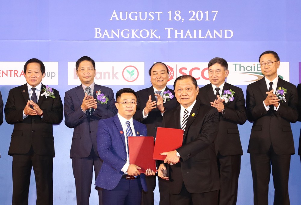 阮春福總理與泰副總理巴金‧詹東見證兩國的合作文件交換儀式。（圖源：越通社）