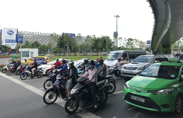 限制所有交具在新山一機場多條幹線上行駛，為在本市於本月18至30日召開的亞太經合組織(APEC) 第三次高官會(SOM 3)服務。（圖源：互聯網）