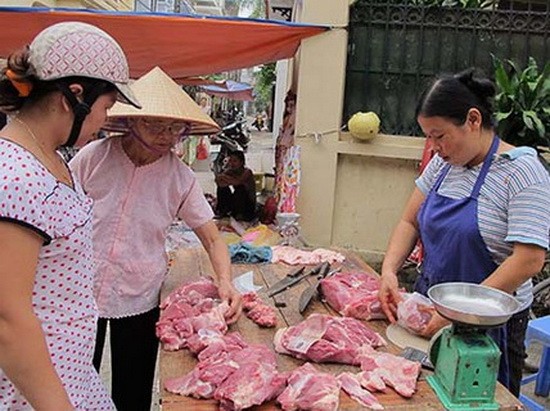 透過食物途徑令抗生素被動地送進人體，是導致產生抗藥性亂象 的原因之一。