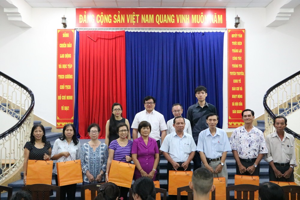 屏榮公司中秋送愛心月餅 ảnh 2