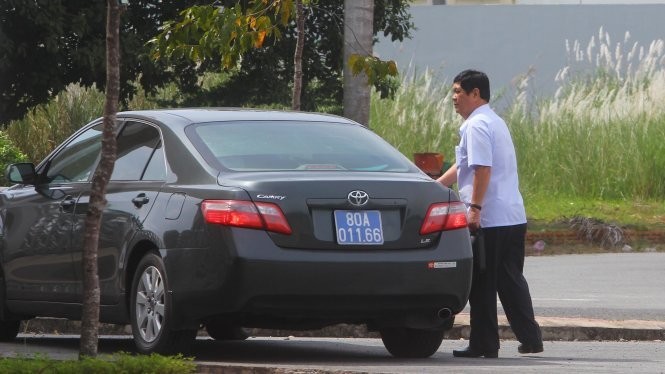 原南部西區指委會 領導違規使用公車。（圖源：互聯網）