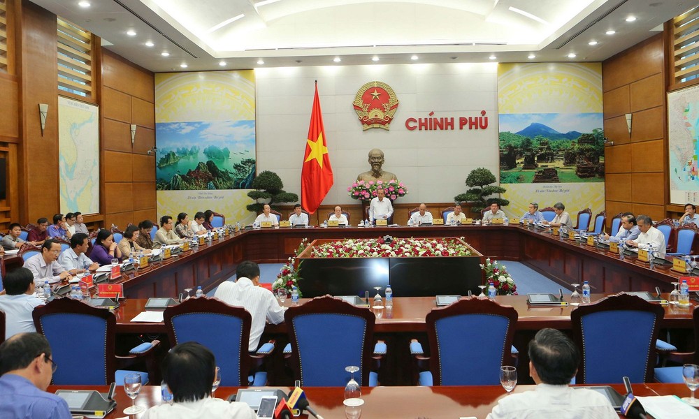 政府常務副總理張和平(中)在會議上發表指導意見。（圖源：VGP）