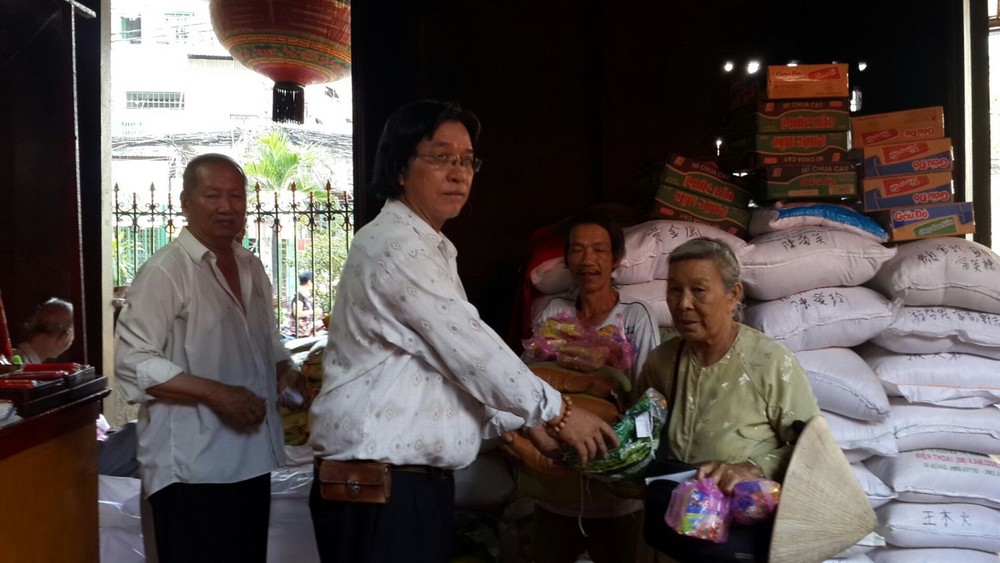 華人單位熱心濟貧 ảnh 1