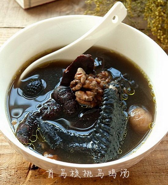 首烏核桃烏雞湯。(圖源:互聯網)