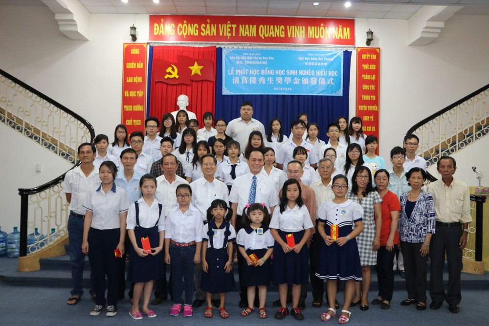 台商教育基金會頒發獎助學金 ảnh 1