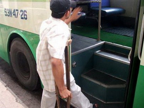 多項政策協助殘疾人士搭乘巴士 ảnh 1