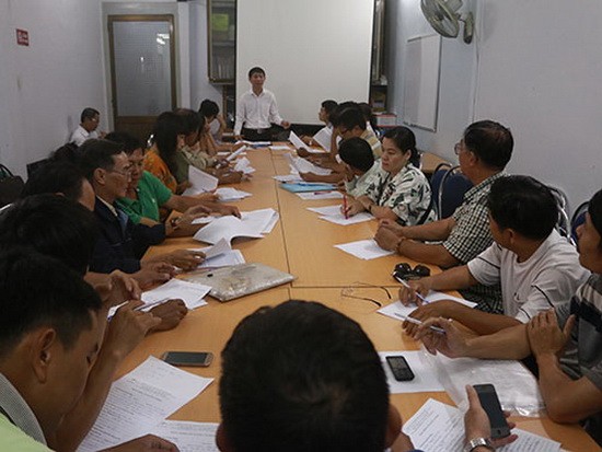 市勞動聯團法律諮詢中心同710交通工程建設股份公司的勞動者舉行聚會,以求解決多年來勞工被拖欠工資及社保而蒙受損失事宜。(圖源:B.Đằng)
