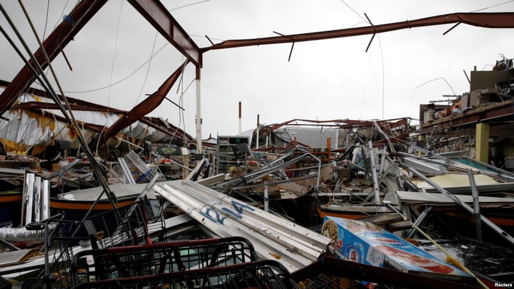 波多黎各的瓜亞馬市超市被颶風瑪麗亞摧毀。（圖源：互聯網）