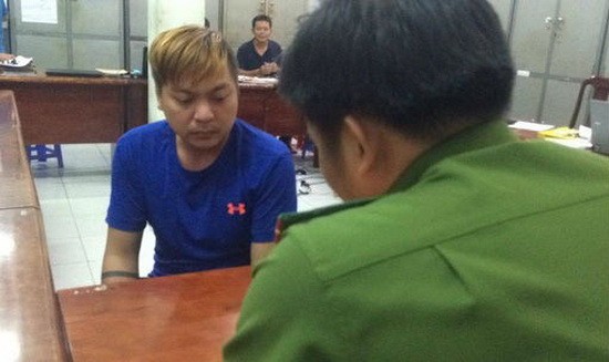 嫌犯在派出所供述作案過程。（圖源：NLD）