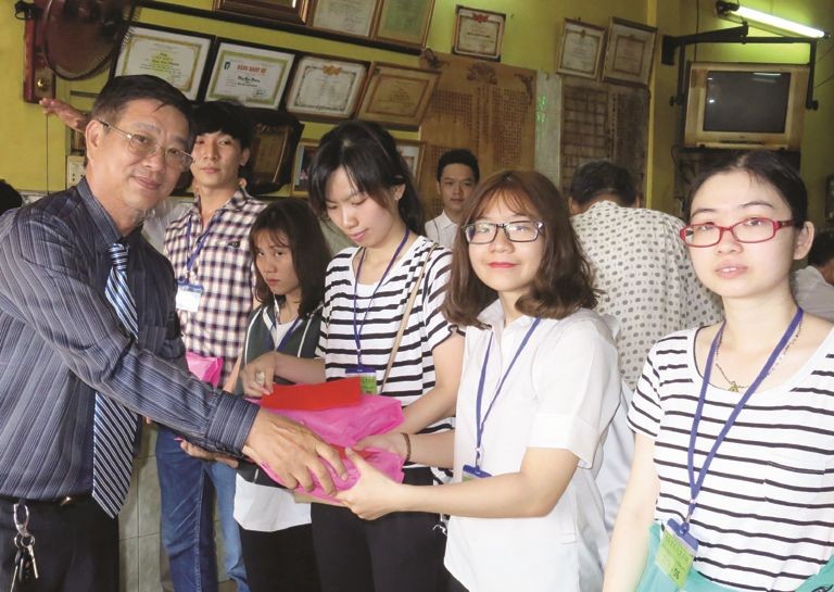 第五郡清貧生獲送助學金與自行車 ảnh 1