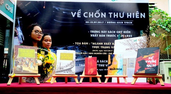 “返回書軒”展覽會上拍賣得4500萬元的4部書。