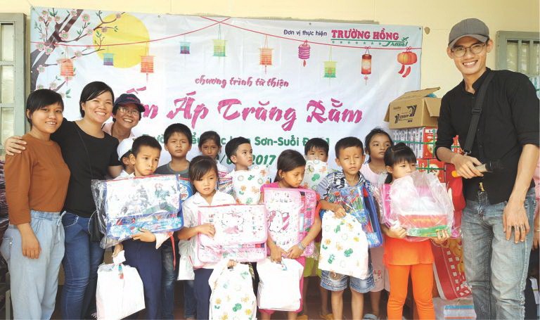 國會主席與兒童歡度中秋節 ảnh 4