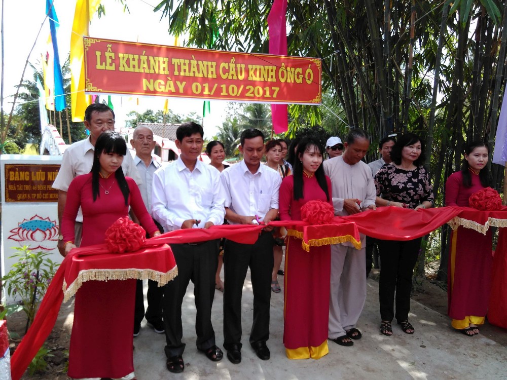 鷹翁涌橋落成剪綵儀式。