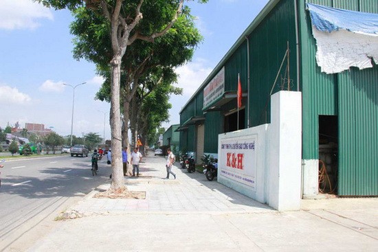 許多企業家租用沿著長征路的國防土地建造廠房，現在突然終止租賃合同，導致不少企業面臨破產邊緣。（圖源：瓊珠）