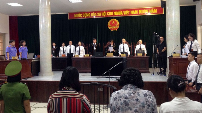 審判長在宣讀判決書。