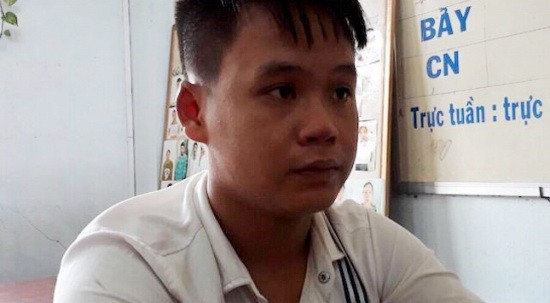 被扣押在派出所的嫌犯胡黃俊英。（圖源：公安機關提供）