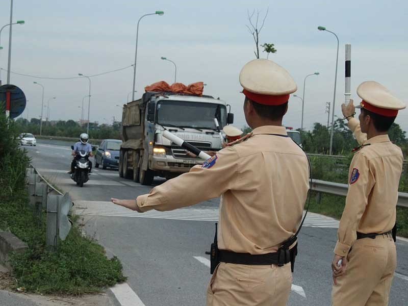 交警正在執行任務。